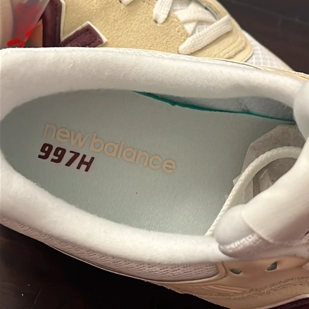 New Balance 997H Classics Shoes Sneakers CW997HRM 997 Womens Size 9.5 / Mens 8
